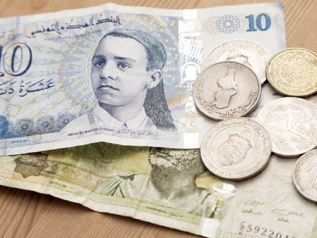 Tunisian Dinar Decline Adds to North African Nation's Economic Woes